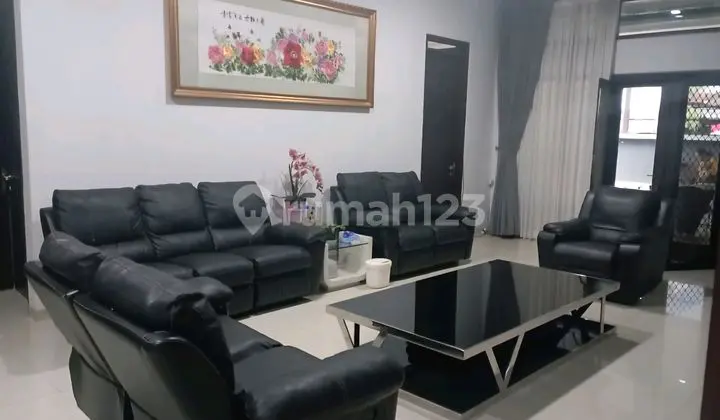 Rumah Furnish Siap Huni di Lingkungan Elit Mekar Wangi