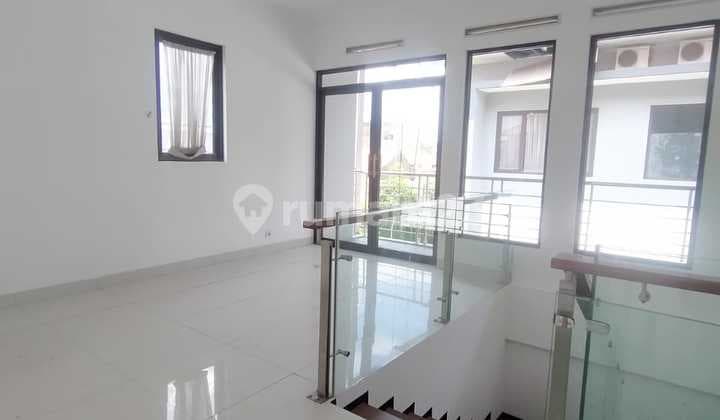 Rumah lux Town House Sudirman siap pakai one gate system