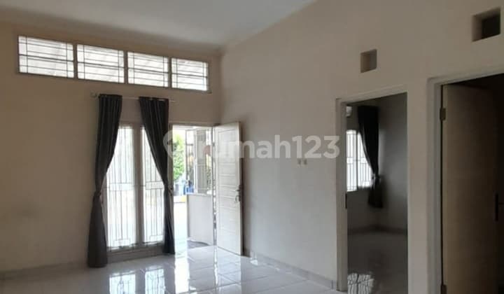 Clean, well-maintained 7-meter wide house ready for family occupancy.