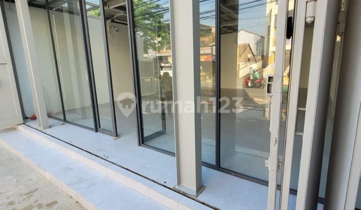 Ruko Bagus 2 Lantai Siap Pakai Partisi Kaca Cocok Utk Investor