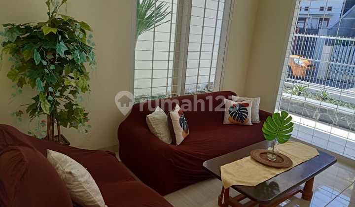 Sewa Rumah Siap Pakai Di Sayap Burangrang 2 Lantai Semi Furnished Full Renovasi