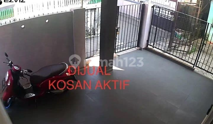 Rumah kos2san 2 lantai masih aktif di tengah kota Bandung