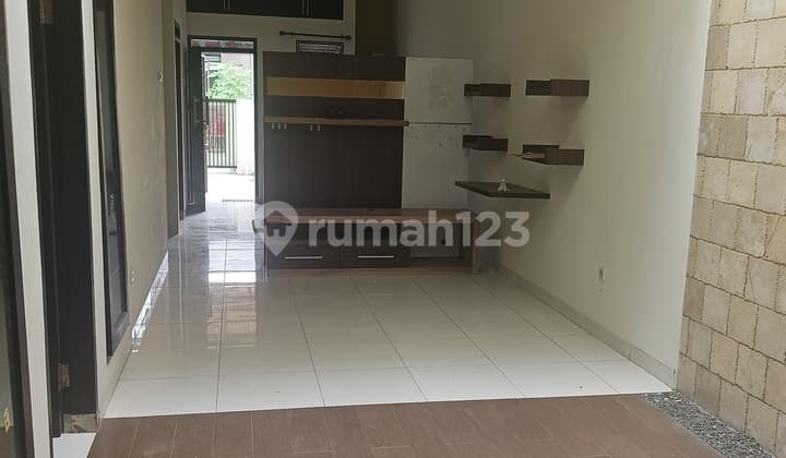 Disewakan Rumah Taman Holis Indah Siap Huni Lingkungan Tenang