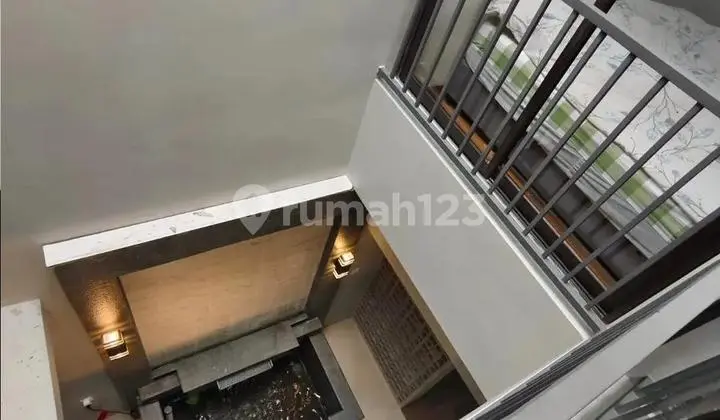 Rumah Cantik 2 Lantai, Furnished di Summarecon → **Beautiful Two-Story Furnished House in Summarecon**