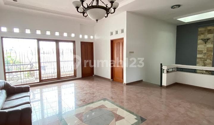 House Ready to Live In, Suitable for Residence/Office