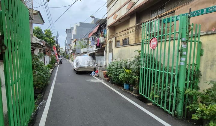 For Sale, Pademangan House, Strategic Location