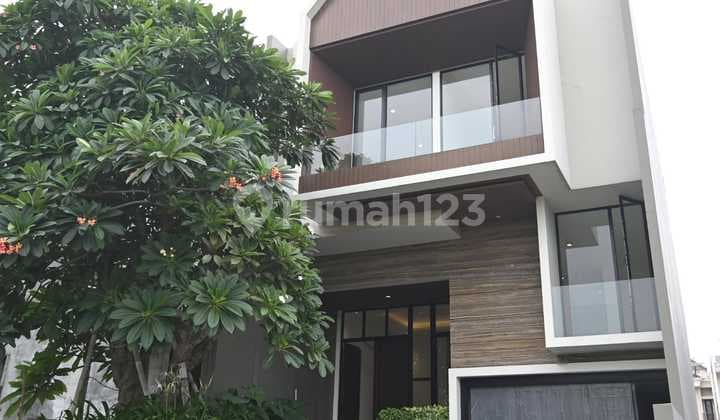 Rumah Mewah Split Level Pakuwon Indah dekat Citraland & Graha