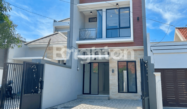 RUMAH BARU GRESS 2 LANTAI DI RUNGKUT SIAP HUNI DEKAT GALAXY MALL DAN PAKUWON CITY