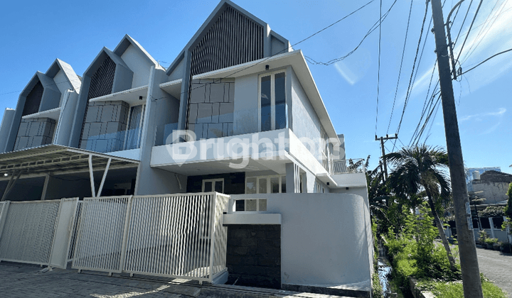 RUMAH BARU SCANDINAVIAN SIAP HUNI MANYAR DEKAT GALAXY MALL DAN PAKUWON CITY