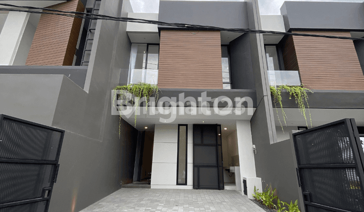 RUMAH BARU SIAP HUNI MINIMALIS DI KUTISARI DEKAT UK PETRA, UBAYA DAN JUANDA