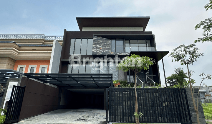 RUMAH BARU 3 LANTAI ADA SWIMMING POOL CITRALAND DEKAT GRAHA DAN PAKUWON INDAH