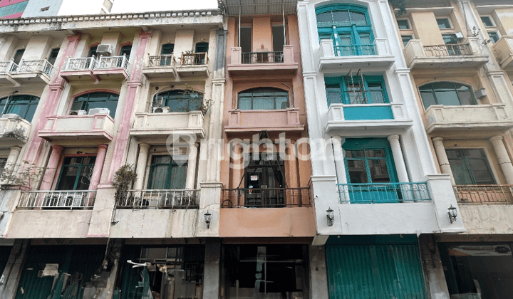 DIJUAL RUKO 4 LANTAI LOKASI STRATEGIS PUSAT KOTA DEKAT GRAND CITY DAN TP