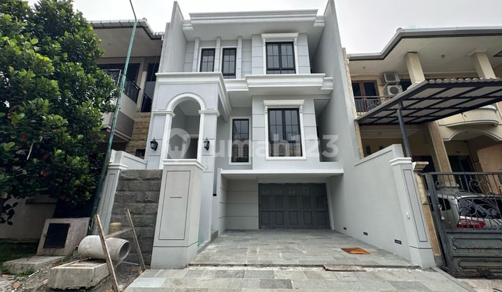 Rumah American Style 3 Lantai Graha dekat Citraland & Pakuwon