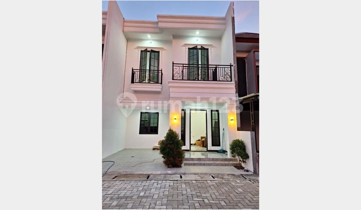 rumah paling strategis cuma 500 m ke halte transjakarta puri beta