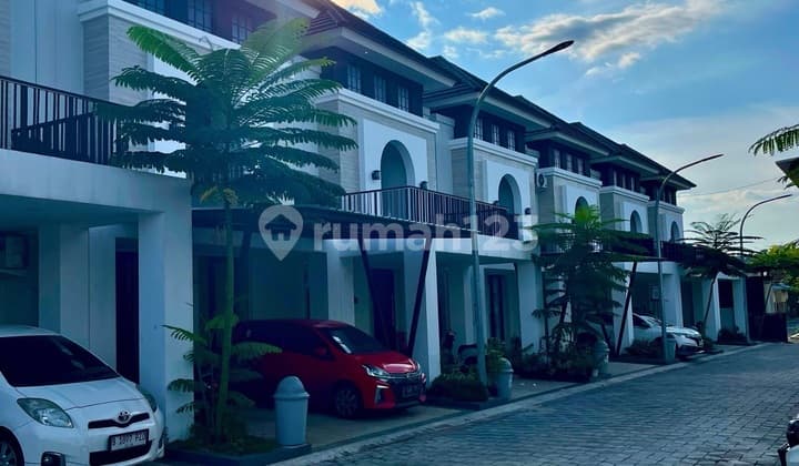 Rumah Mewah 2 Lantai De Villa Kedungmundu Tembalang