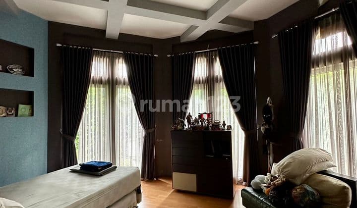 Rarely are there 3-story houses in Kebayoran Baru.