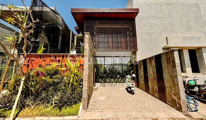 Tropical Villa Canggu Near Batu Bolong Beach