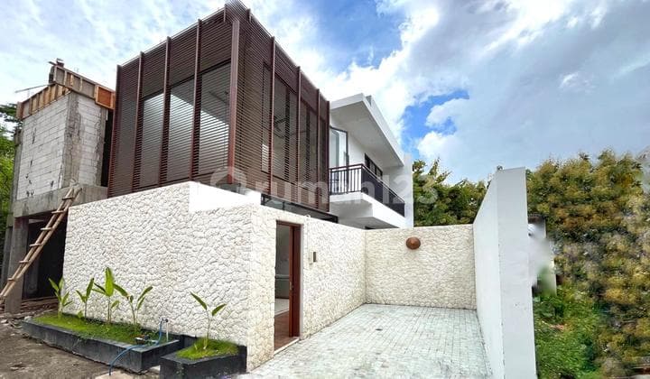 Tropical Modern Minimalist Villa Nusa Dua Located Super Premium in Villa Complex Area