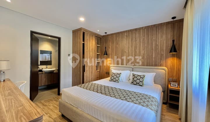 You are in a highly specific use-case. Return only the translated term and nothing else.
Modern One Bedroom Suite Jimbaran