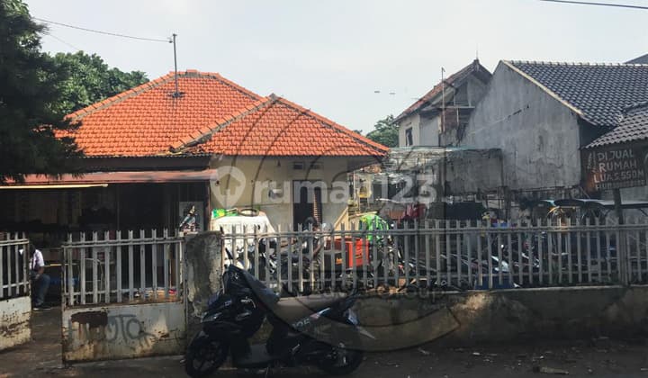 Dujual Cepat Tanah Bonus Bangunan Tua di Cempaka Putih