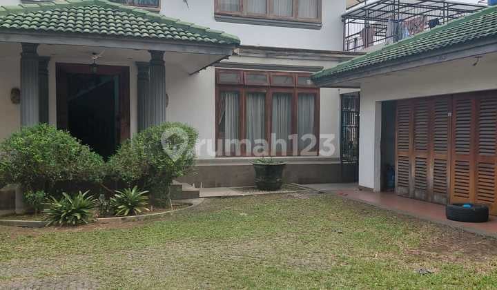 Rumah Asri. Tenang. Dekat Ke Pondok Indah Mall. Akses Toll