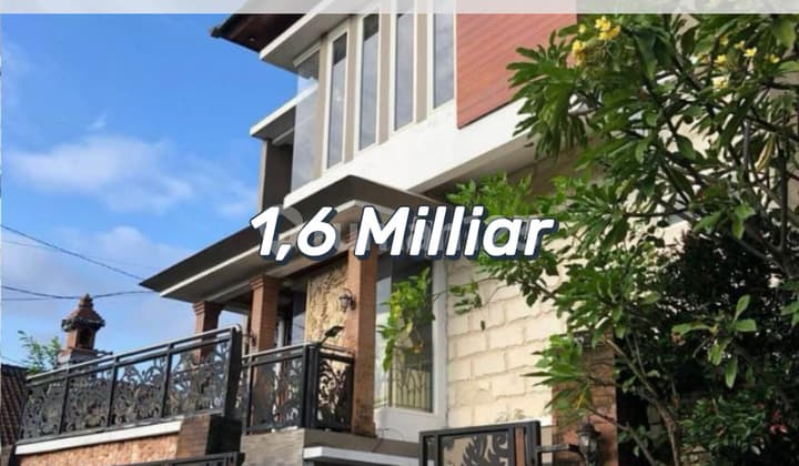 Rumah Mewah 3 Lantai Bergaya Villa Di Muding Kelod, Kerobokan – Lingkungan Eksklusif Dan Aman