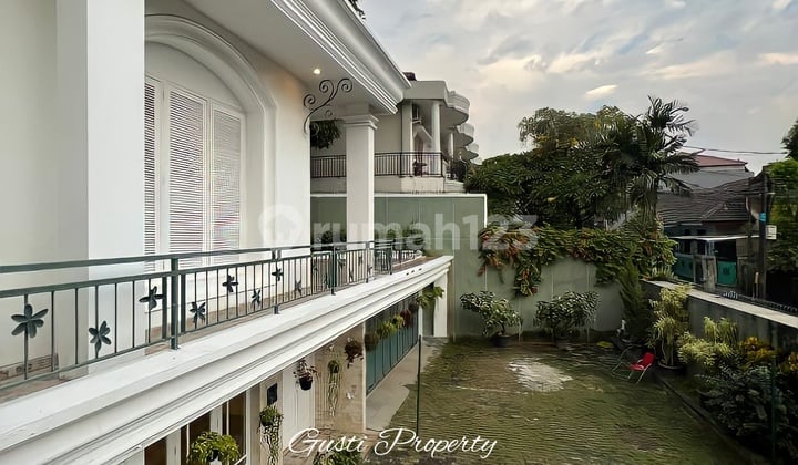 Rumah 2 Lantai Bagus Sekali SHM