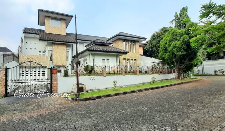 Rumah Cantik 3 Menit ke Lebak Bulus Halaman Luas Jalan Depan Lebar