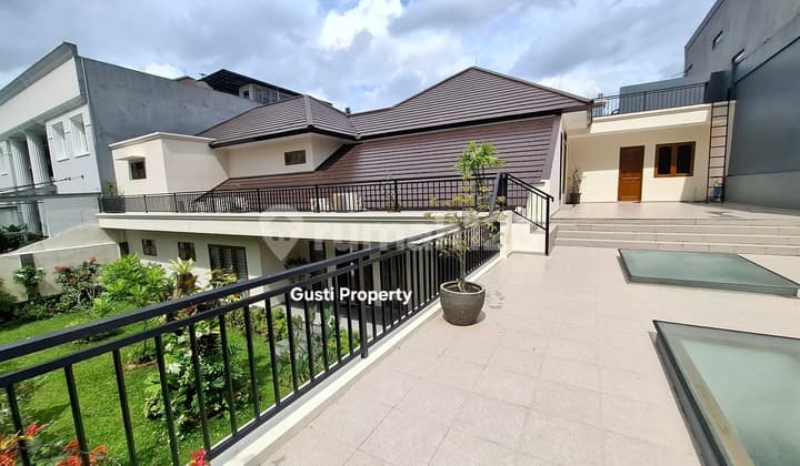 Brand New Tropical House Komplek Depan Taman