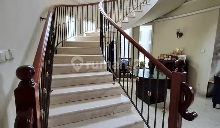 Pondok Indah Depan Taman Asri Tenang