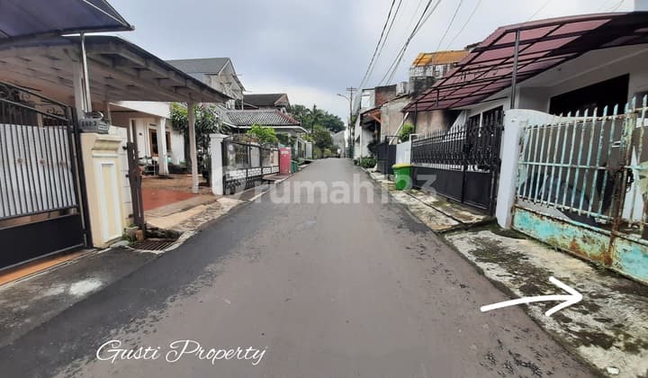 Rumah Tua Hitung Tanah Dalam Perumahan Pasar Minggu