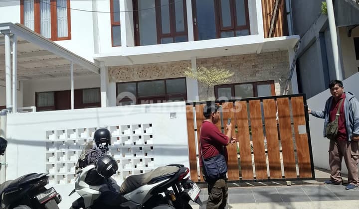 Rumah Baru Modern 2 Lantai Dekat Area Renon