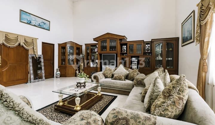 Rumah Mewah 5 Kamar Dekat ke Pantai Sanur