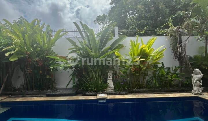 Dikontrakkan Rumah Semi Villa Area Puri Gading Jimbaran Bali