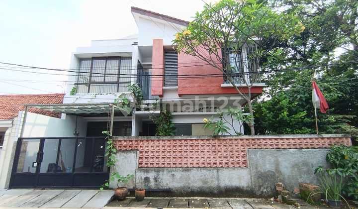 Rumah 2 lantai Jl Danau Mahalona Bendungan Hilir Jakarta Pusat