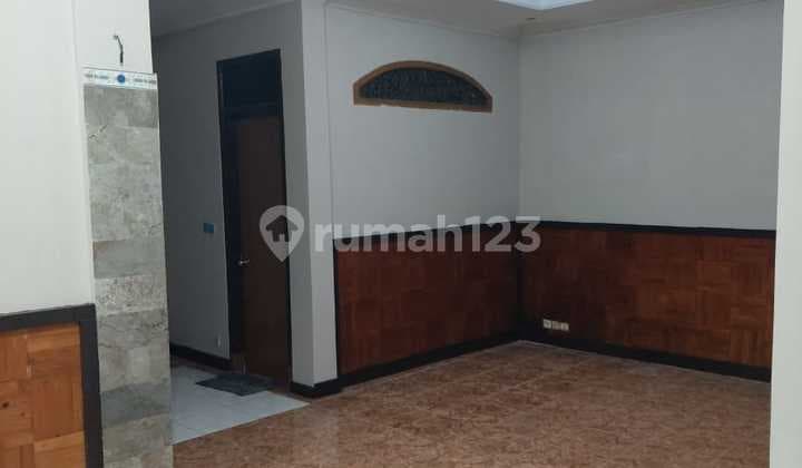 3-story ready-to-occupy house located in the Dago area