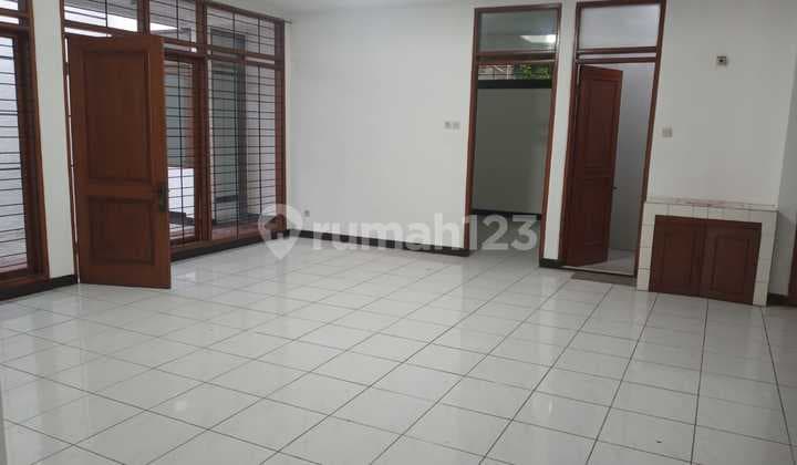 rumah nyaman modern di daerah surya sumantri