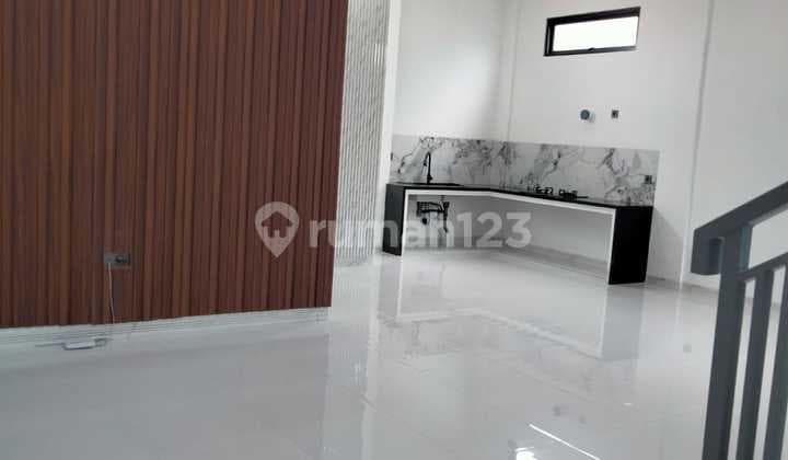 Minimalist House 2.5 Floors New Building in Kopo Permai