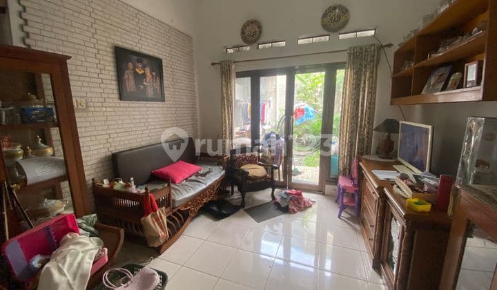 comfortable minimalist house located in kota baru parahyangan