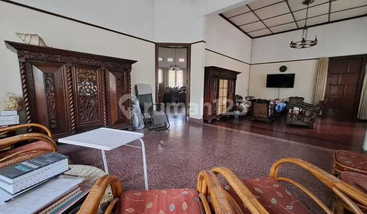 Rumah Heritage di Area Cipaganti Lokasi Strategis