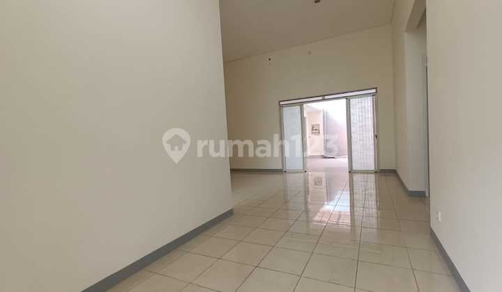 Rumah Minimalis Modern Nyaman di Kota Baru Parahyangan