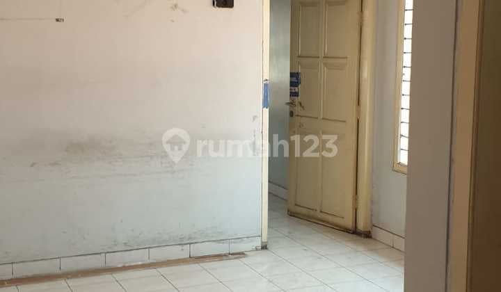 2.5-story shophouse in a strategic location in Garut