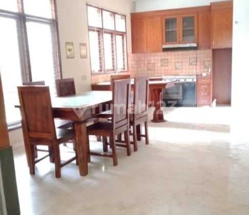 Rumah Modern Nyaman di Daerah Sayap Sukajadi