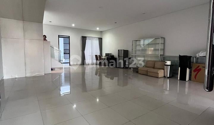 Rumah Nyaman Minimalis 2 Lantai di Sayap Pajajaran