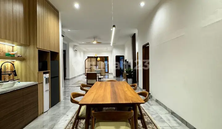 Rumah Bagus Murah di Pluit Luas 330 M2 Kamar 5 Furnish Ada Ac