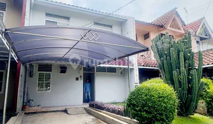 House in Meadow Green Lippo Cikarang HOT LISTING Facing Park