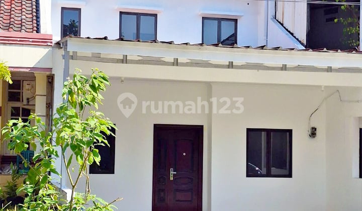 Rumah di Cluster Beverly Lippo Cikarang Dijual dengan 5 + 1 Kamar
