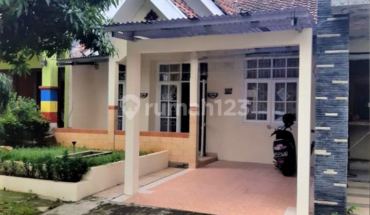 Rumah di Cluster Beverly Lippo Cikarang Dijual 3 + 1 Kamar Tidur