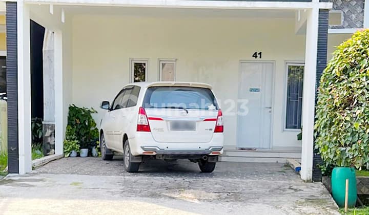 House for Rent in Meadow Green Lippo Cikarang - Nice 6 Bedrooms