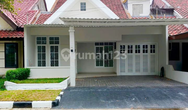 For Sale House in Beverly Cluster Lippo Cikarang, Wide Road Row